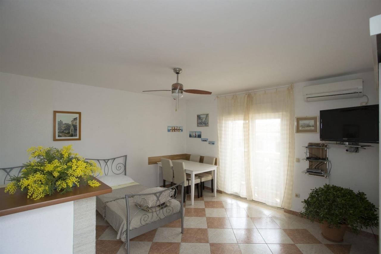 Apartments Gudelj Trogir Eksteriør bilde