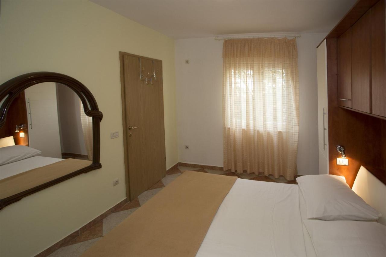 Apartments Gudelj Trogir Eksteriør bilde