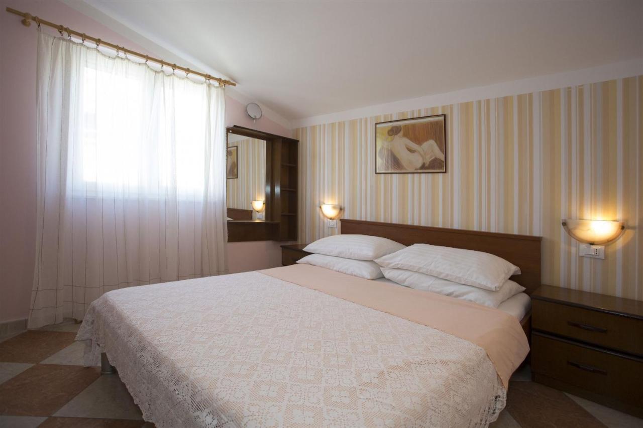 Apartments Gudelj Trogir Eksteriør bilde