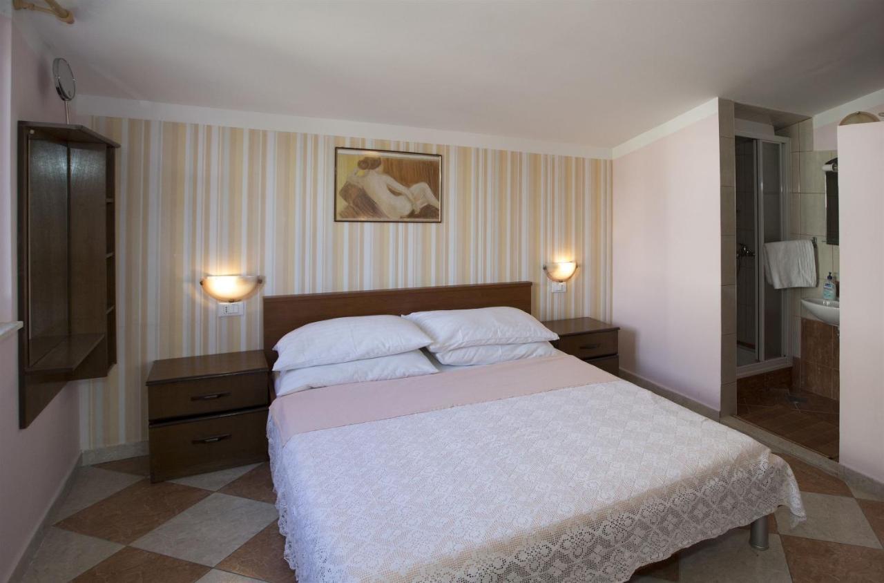 Apartments Gudelj Trogir Eksteriør bilde