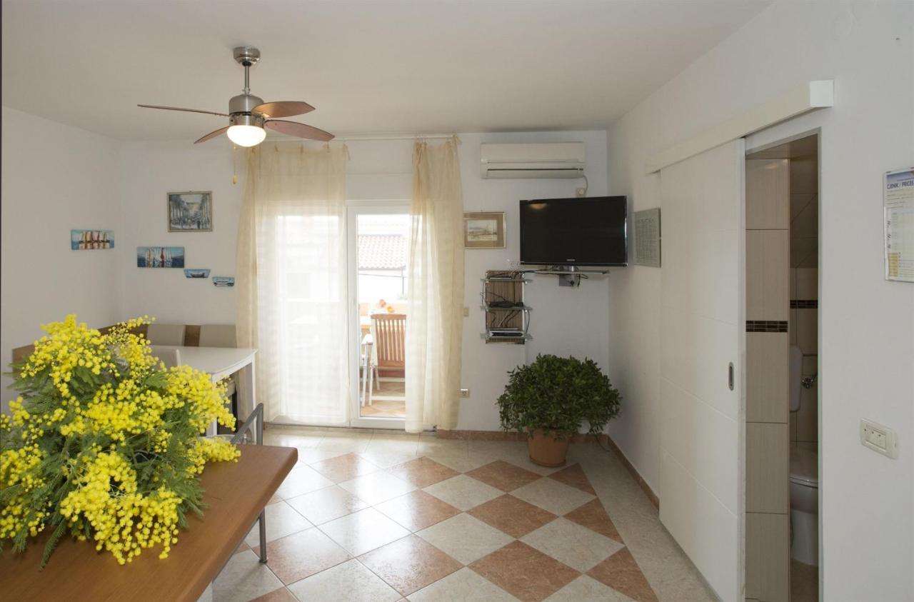 Apartments Gudelj Trogir Eksteriør bilde