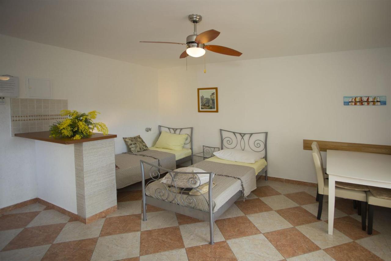 Apartments Gudelj Trogir Eksteriør bilde